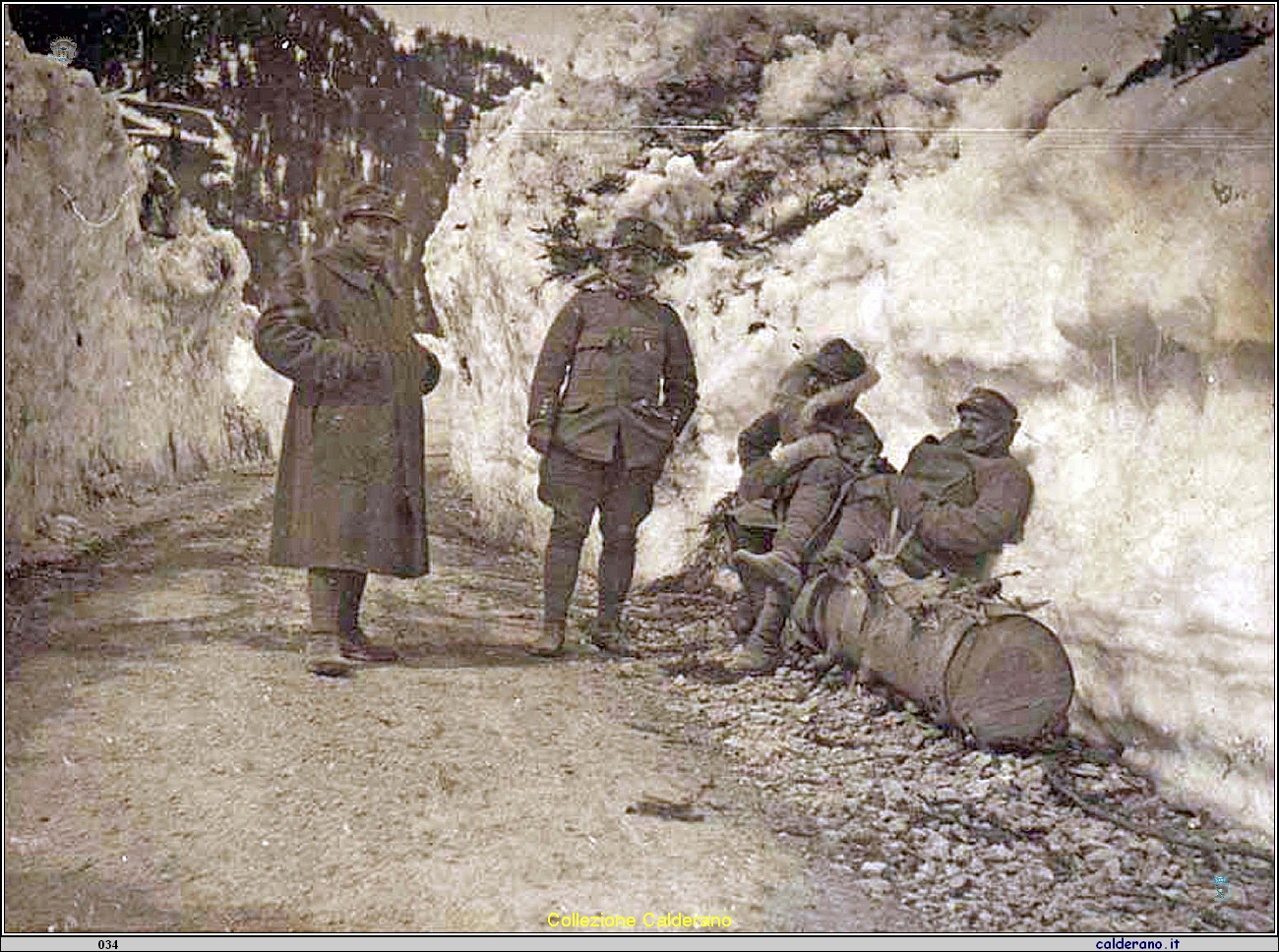 Il Tenente Vincenzo Brando e i suoi commilitoni in trincea sul Carso 25-12-1916 .jpg
