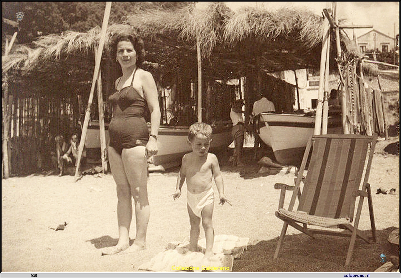 Agnese Ferraro D'Alascio con il figlio e Oscar .jpg