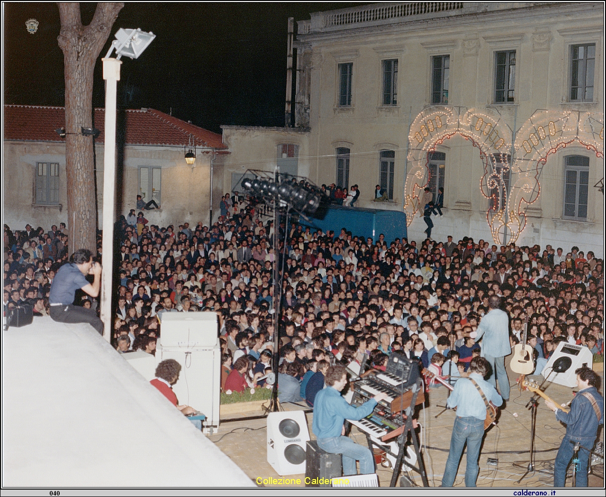 Franco Califanoin concerto in Piazza Sisinni 1982 16.jpeg