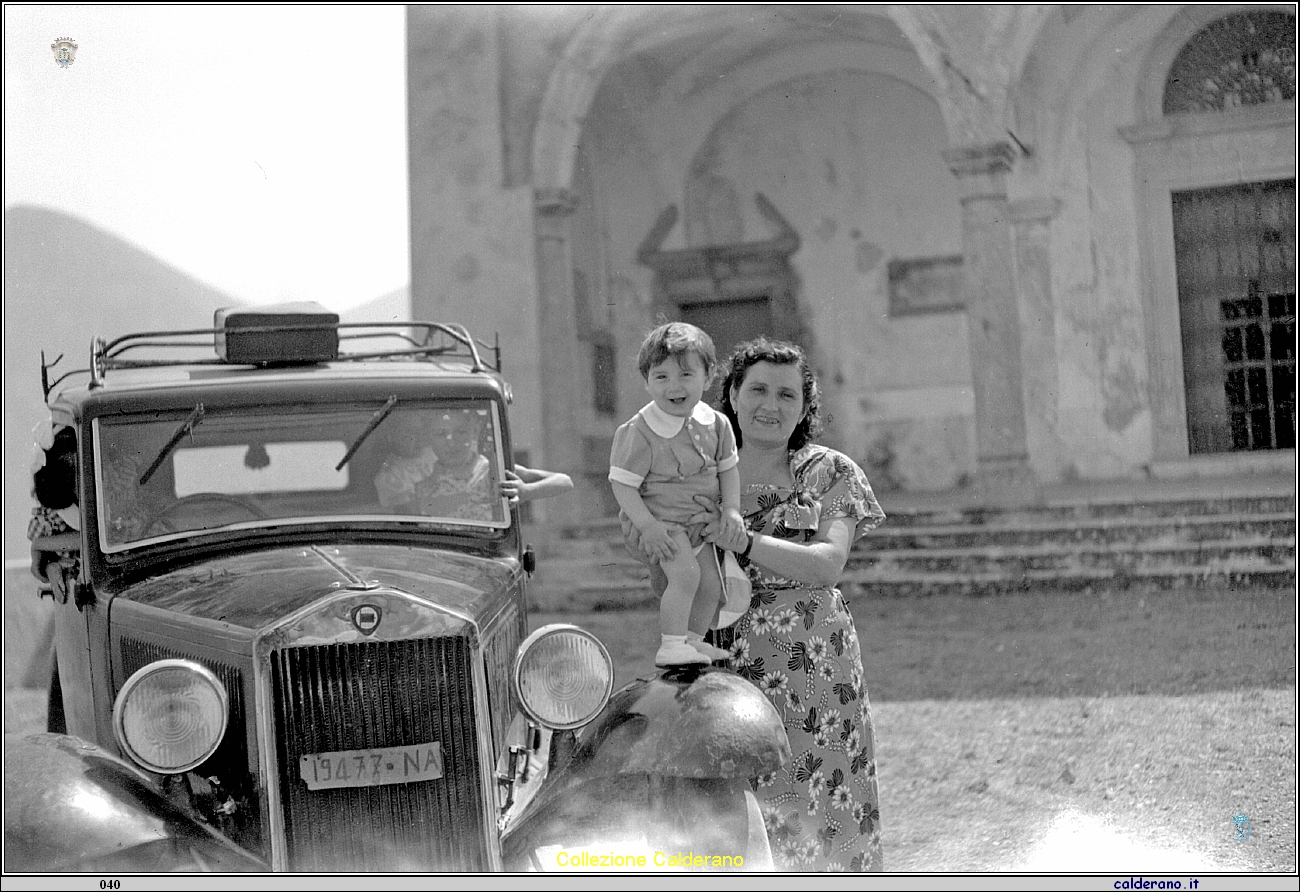 La Famiglia Maestri al Castello  con la Lancia.jpg