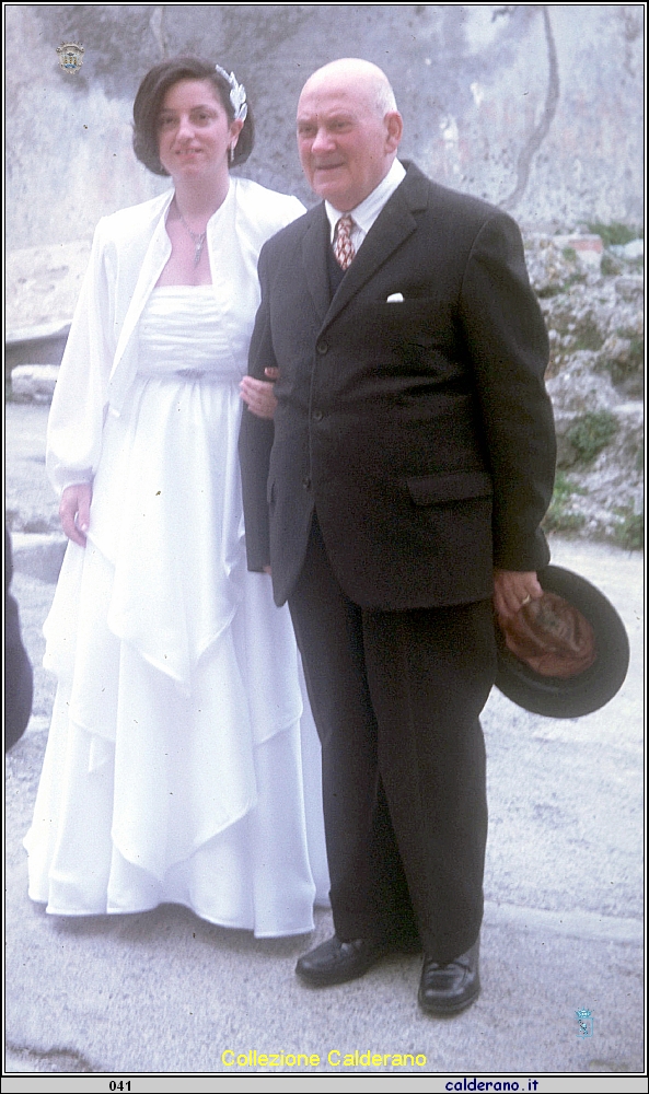 Carmelina Avigliano sposa con lo zio Biagio Avigliano.jpg