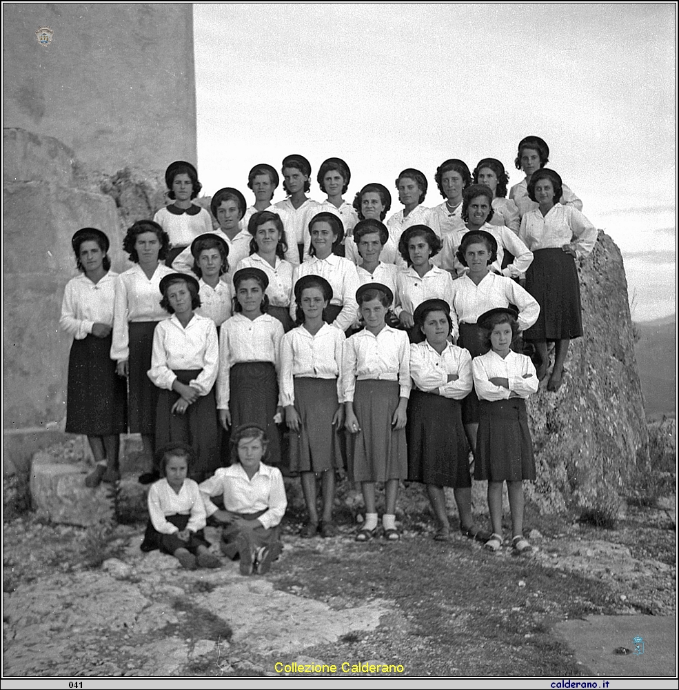 Le ragazze dell'Azione Cattolica di Massa.jpg