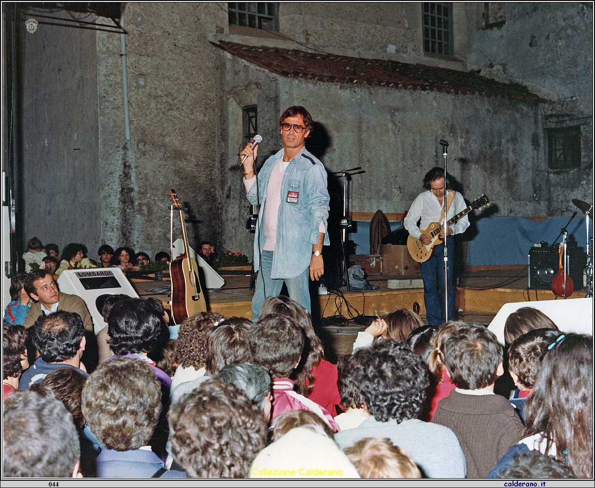 Franco Califano in concerto in Piazza Sisinni 1982 1.jpeg