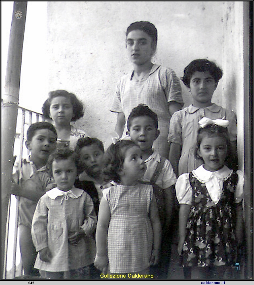 Carmela Avigliano Zietta con i nipoti.jpg