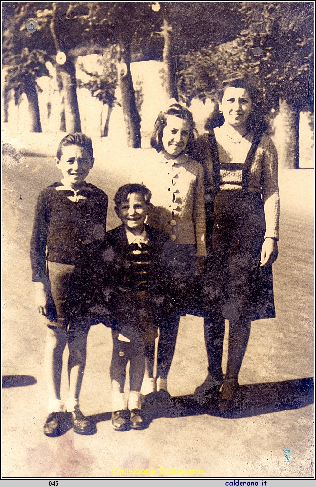 Luigi, Romano, Italia e Jeannette Calderano.jpg