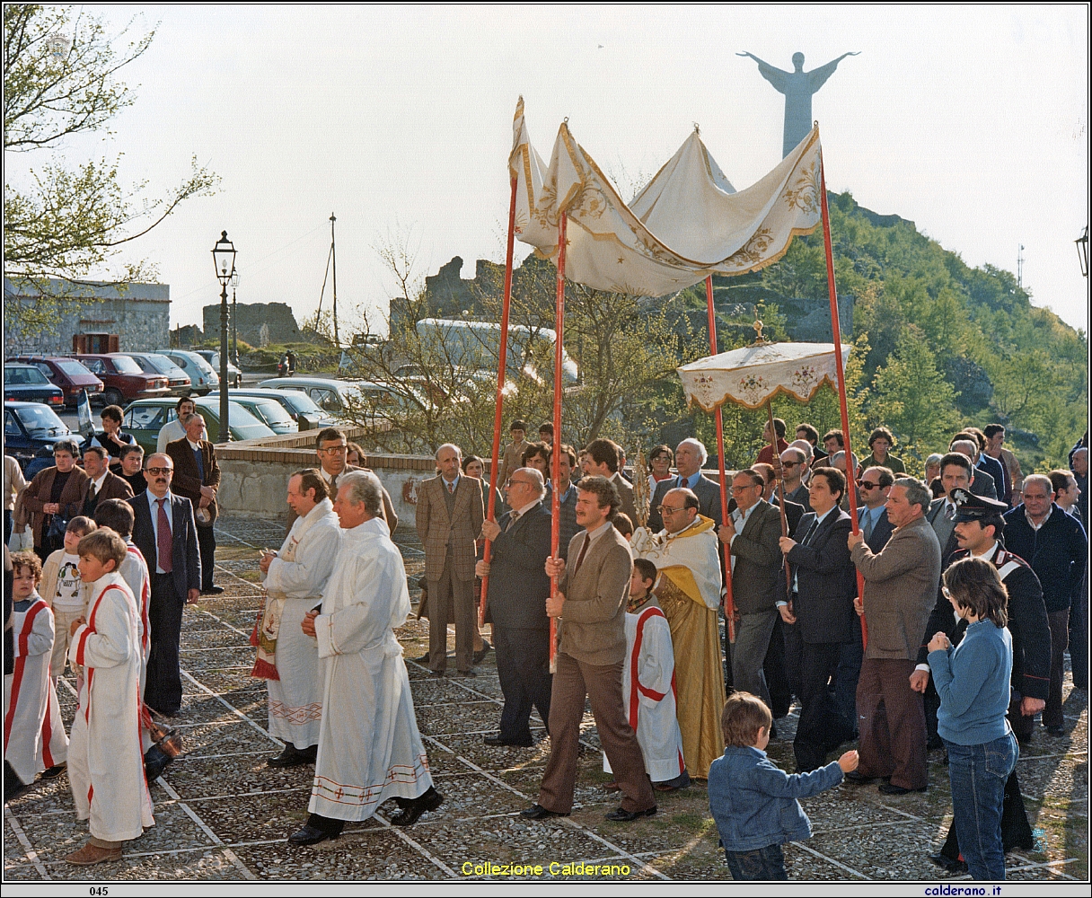 Quarantore con il Vescovo Cantisani 1982.jpeg