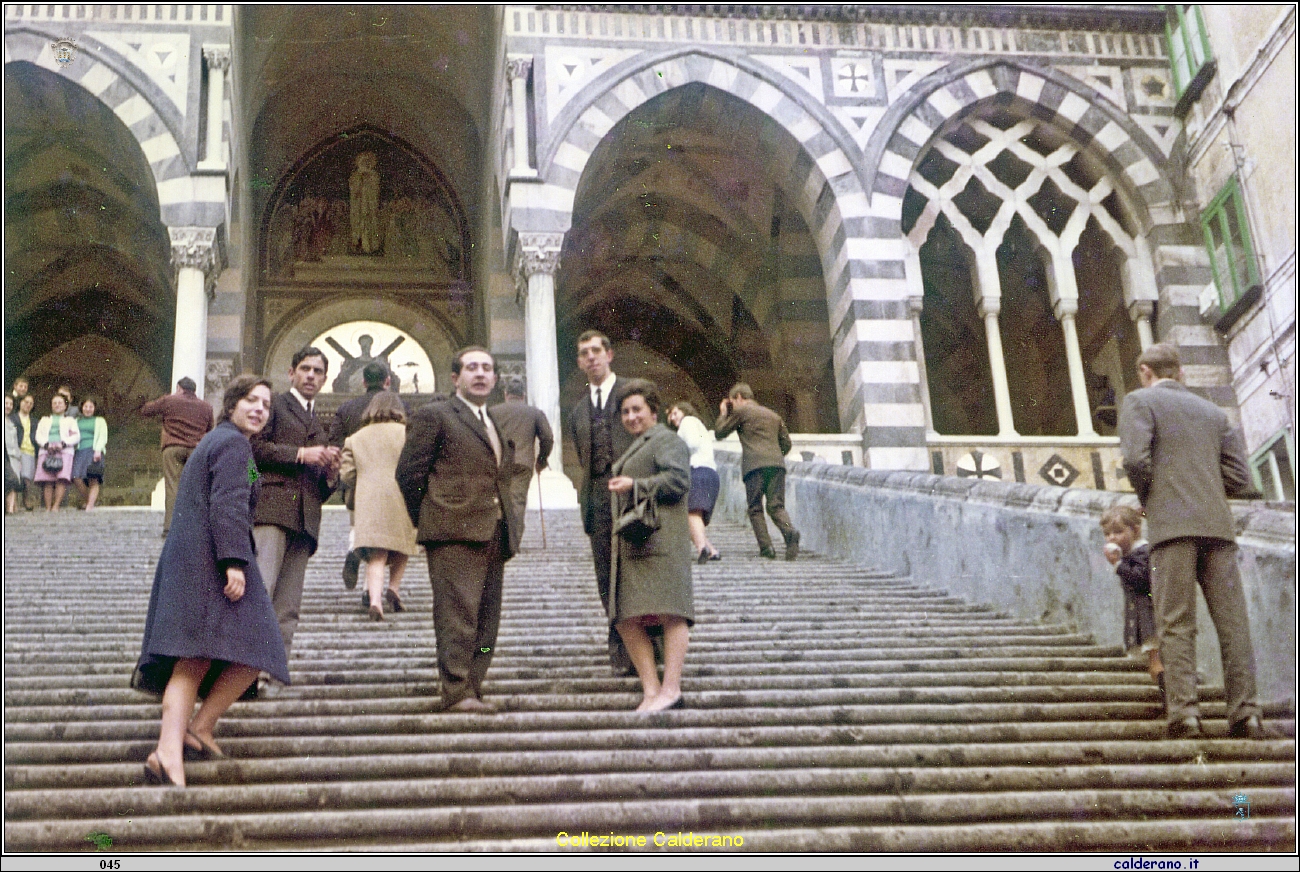 Sulla scalinata d'Amalfi.jpg