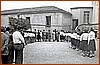 La Preside e gli alunni della Scuola Media.jpg