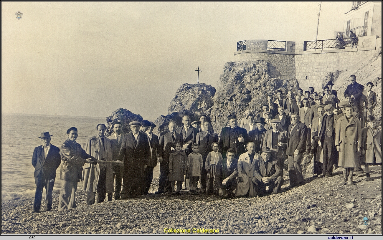 Porto 15 gennaio 1956 con Padre Petrin.jpg