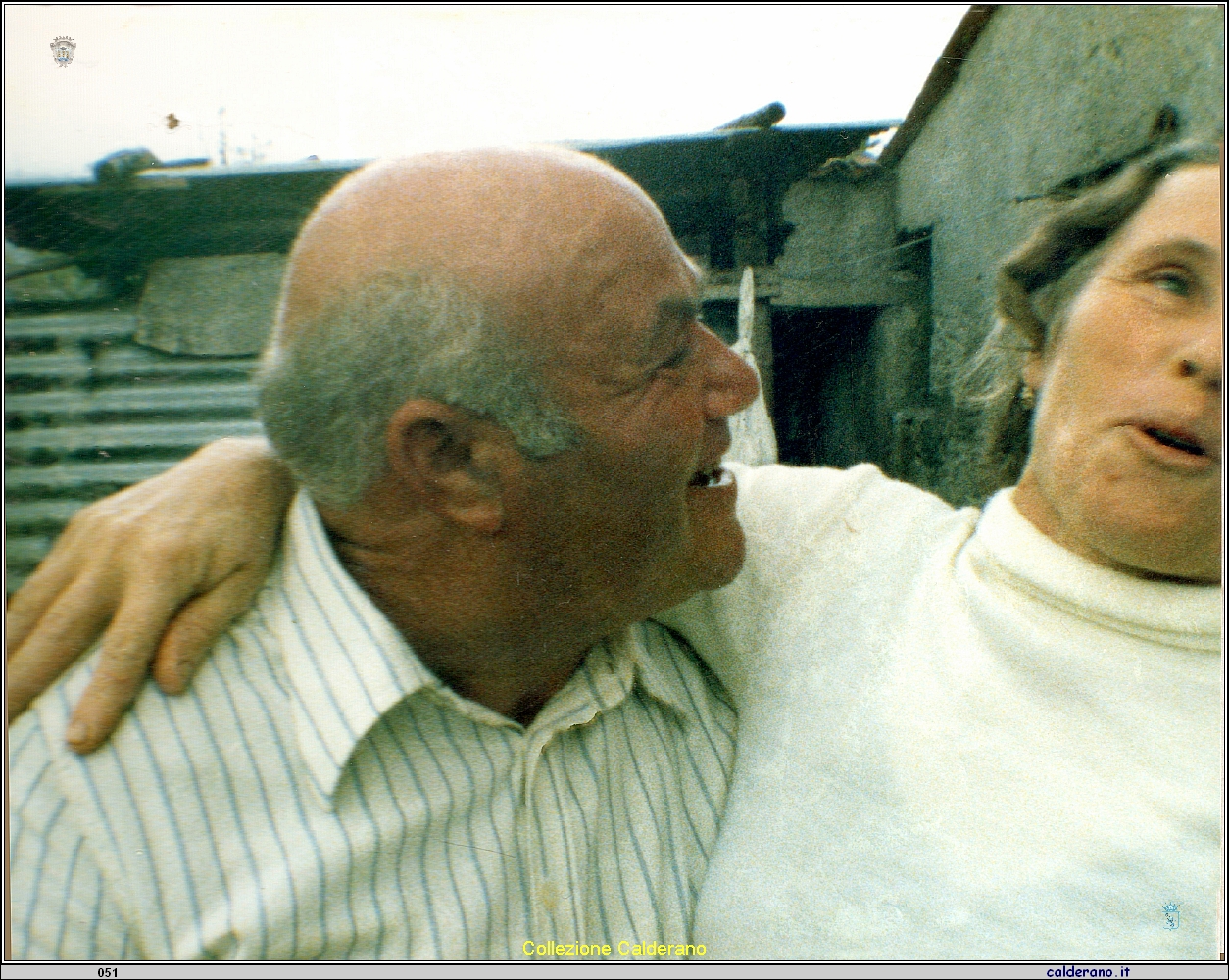 Abbraccio di Gennaro Giffuni e Rosa Limongi.jpg