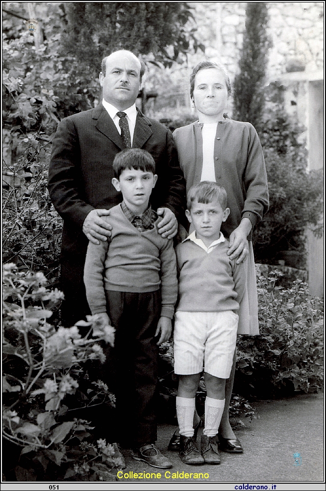 Gennarino Giffuni e Rosa Limongi con i figli.jpeg