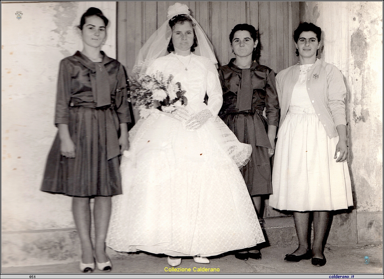 Rosa Limongi, la sposa e le amiche.jpeg