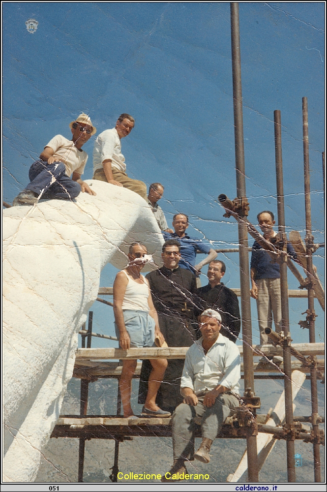 Sulla mano del Cristo con Padre Cerracchio 1965.jpg
