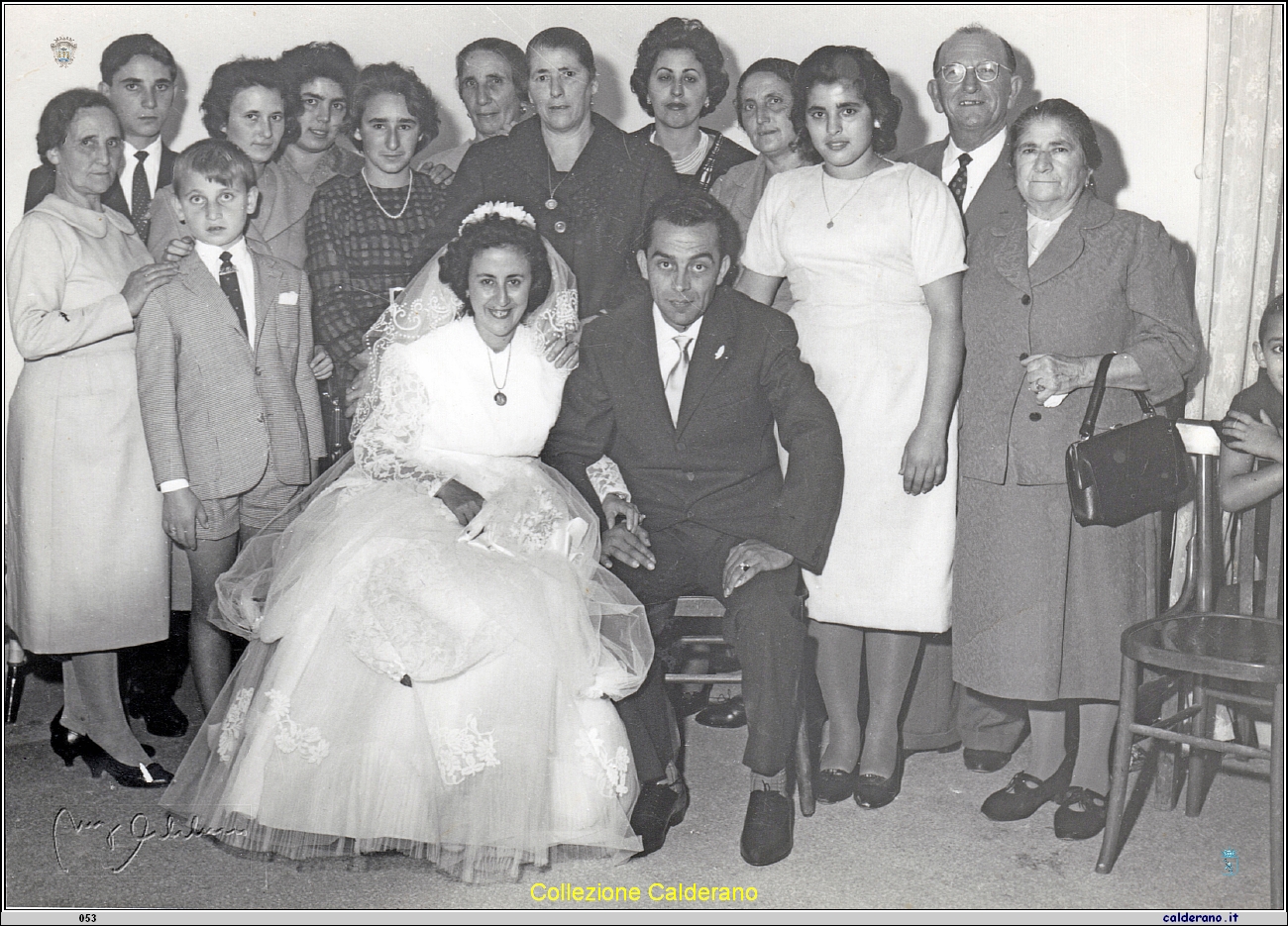 Famiglia Monteleone al matrimonio a Sapri 15-10-1960.jpeg