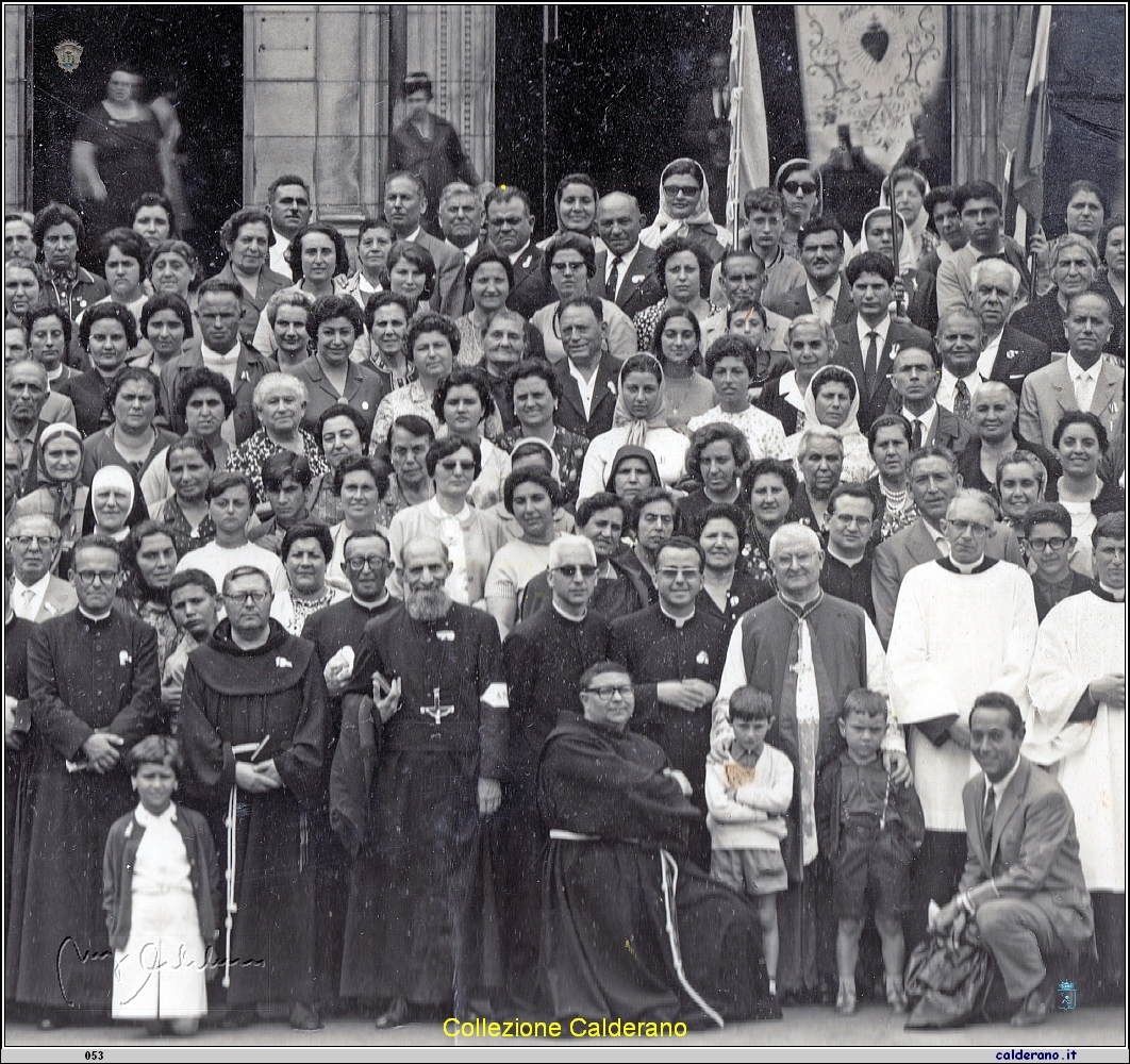 Pellegrini a Lourdes 1966 d.jpg