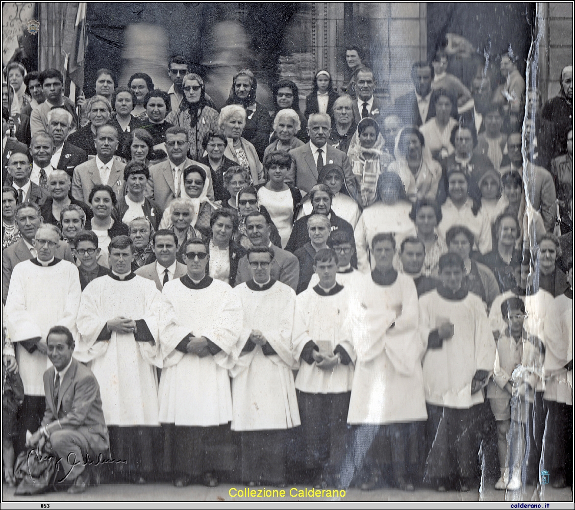 Pellegrini a Lourdes 1966 e.jpg