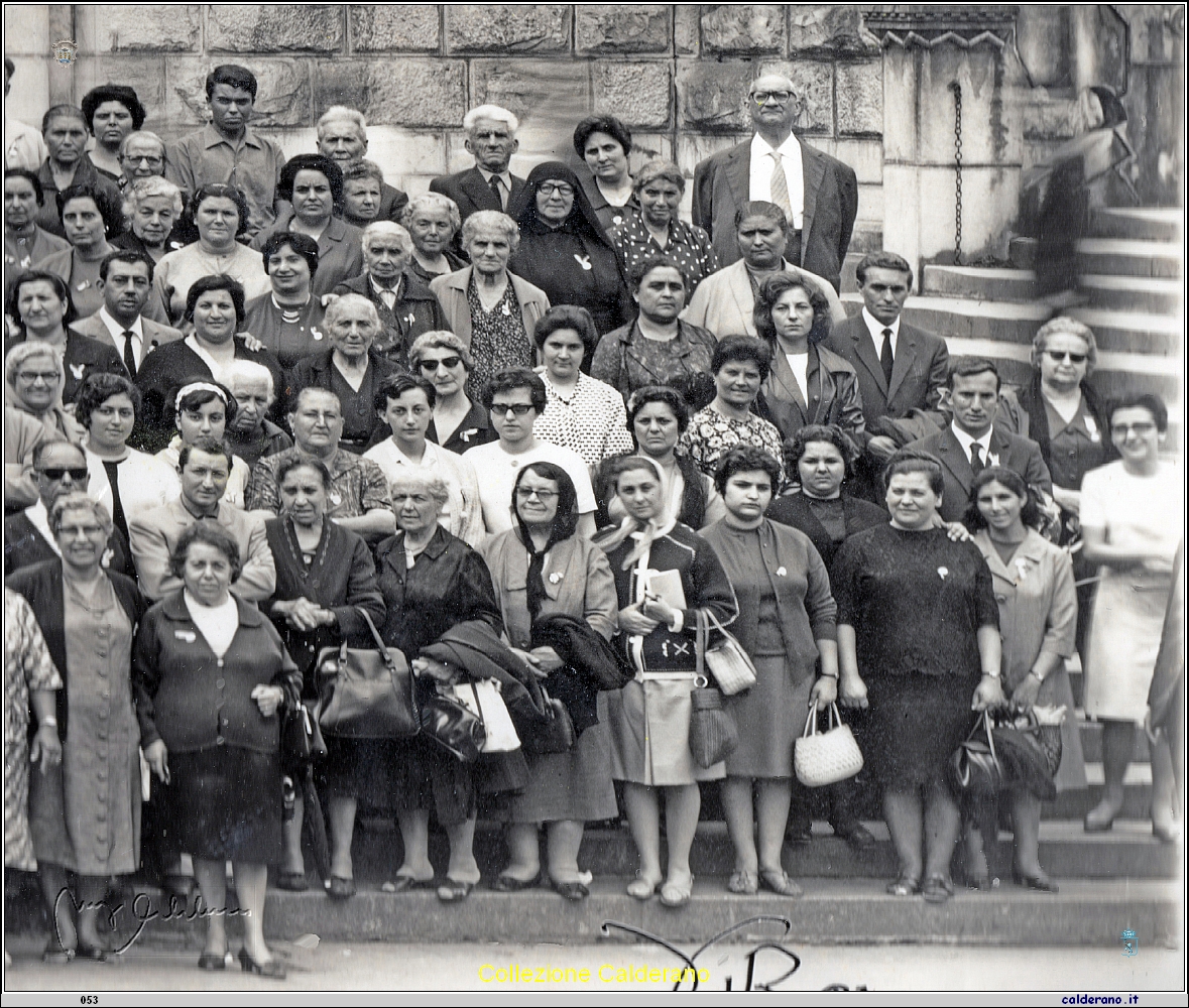 Pellegrini a Lourdes 1966 g.jpg