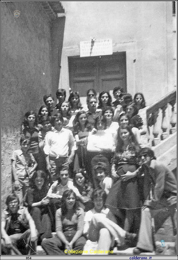 Alunni delle scuole medie.jpg