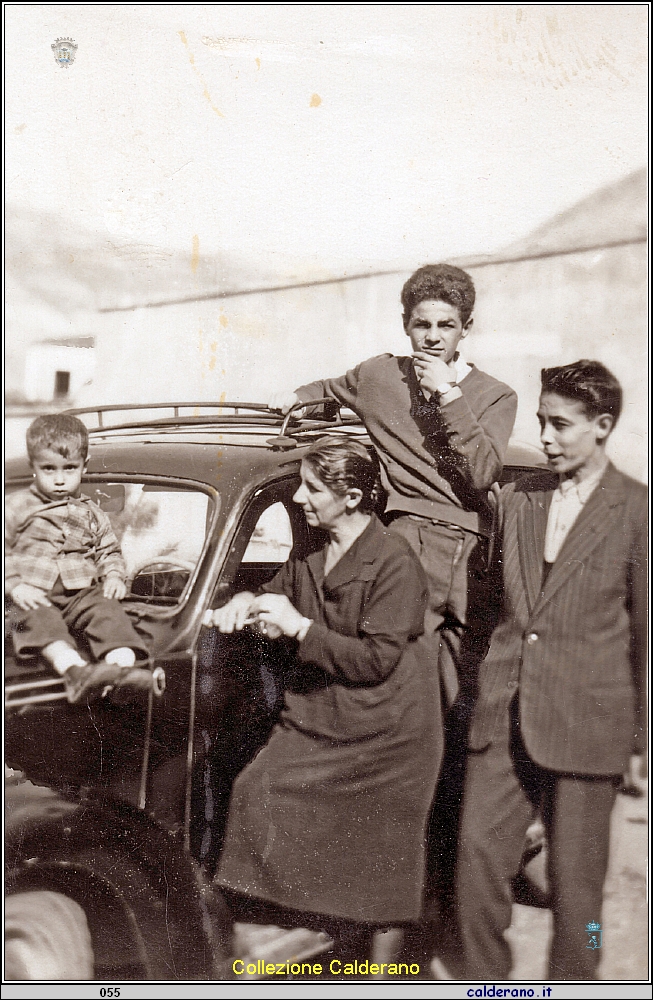 Pasqualino, Roberto, Alfonso e Tetella Liberatore 05-11-1960.jpeg