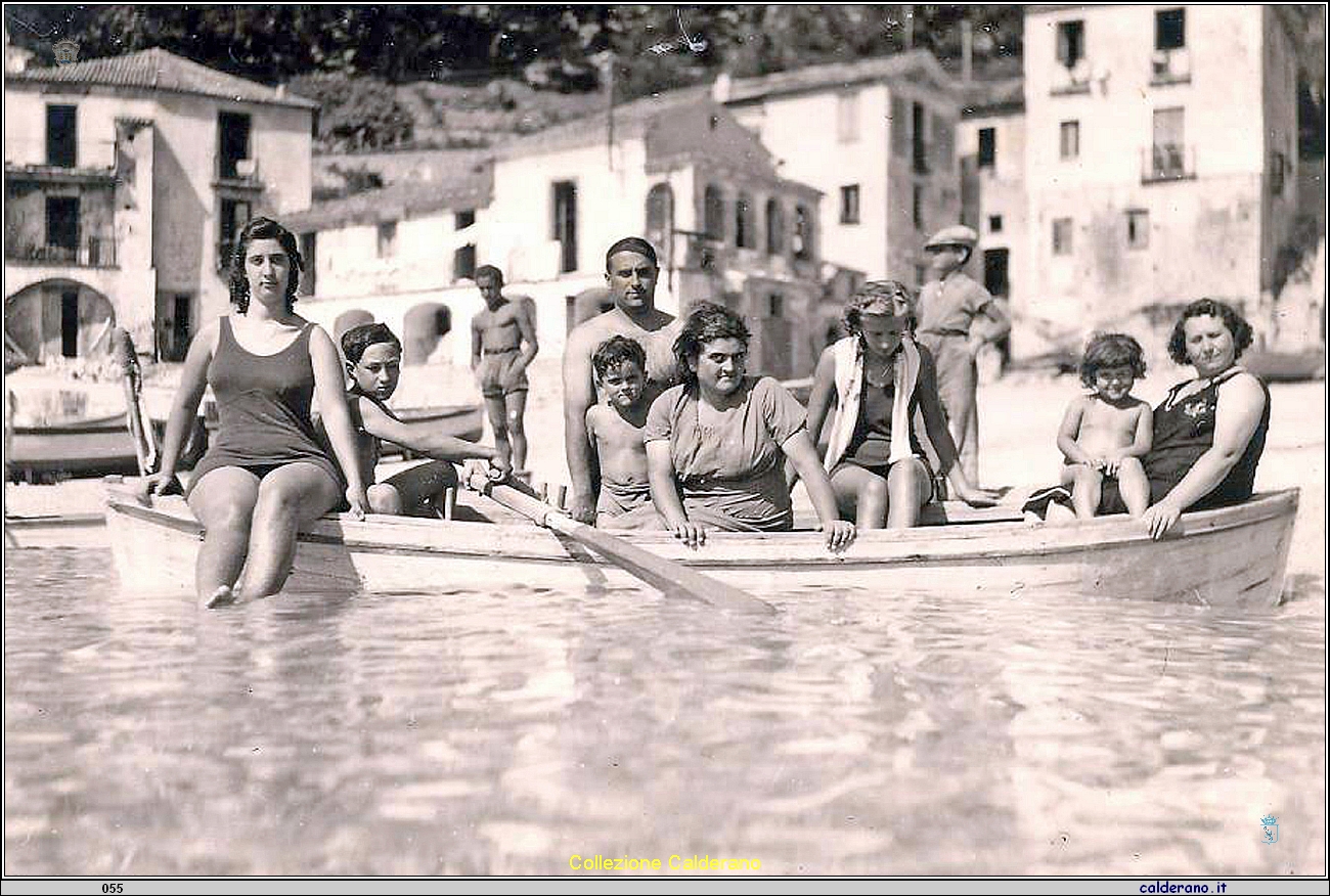 Sulla barca Bice Napoli, Eduardo Limongi, Nettella Tarantini e Ione Limongi 1941.jpg