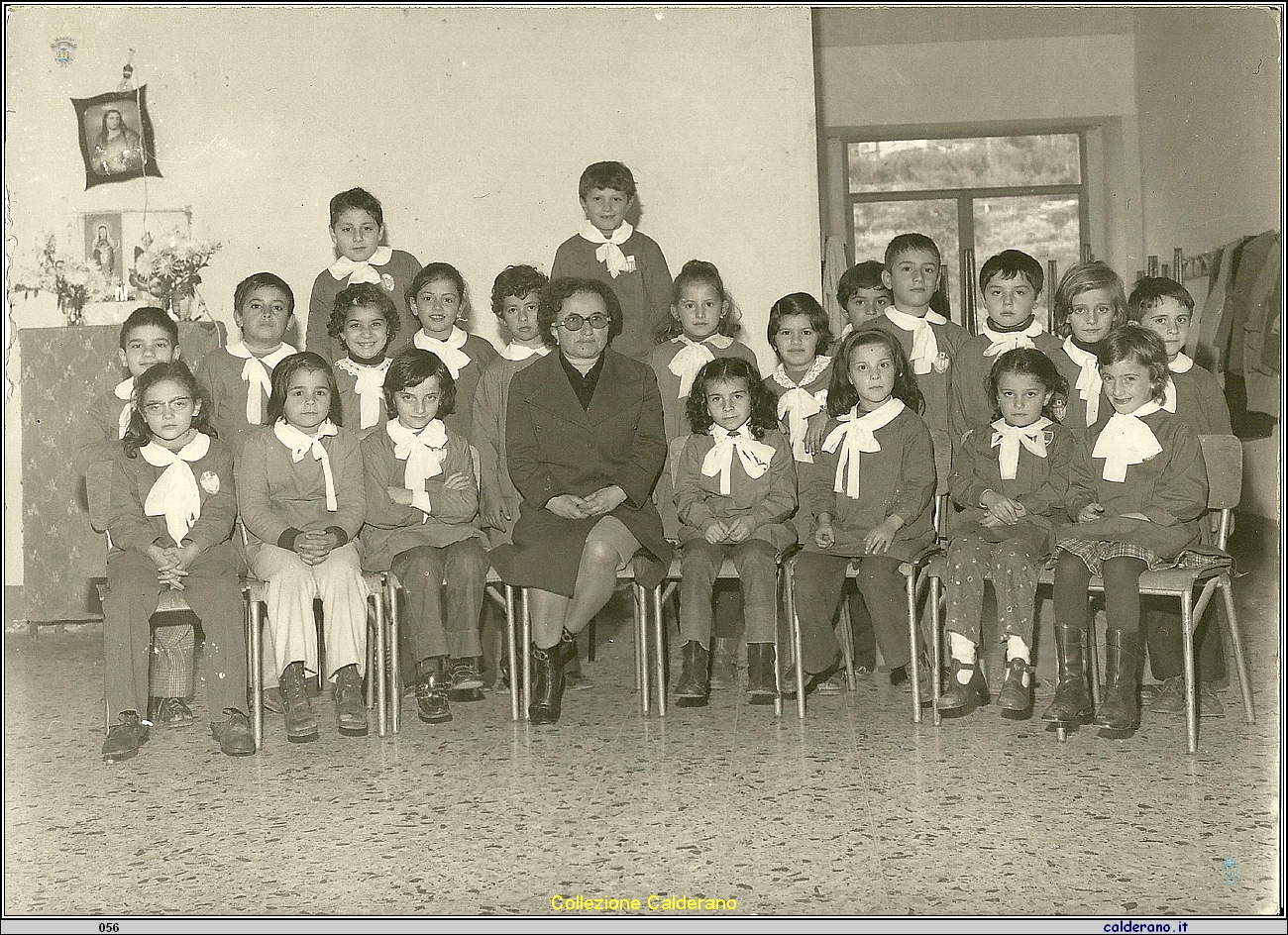 Anno scolastico 1974-75 con la maestra Titina D'Attoli.jpg