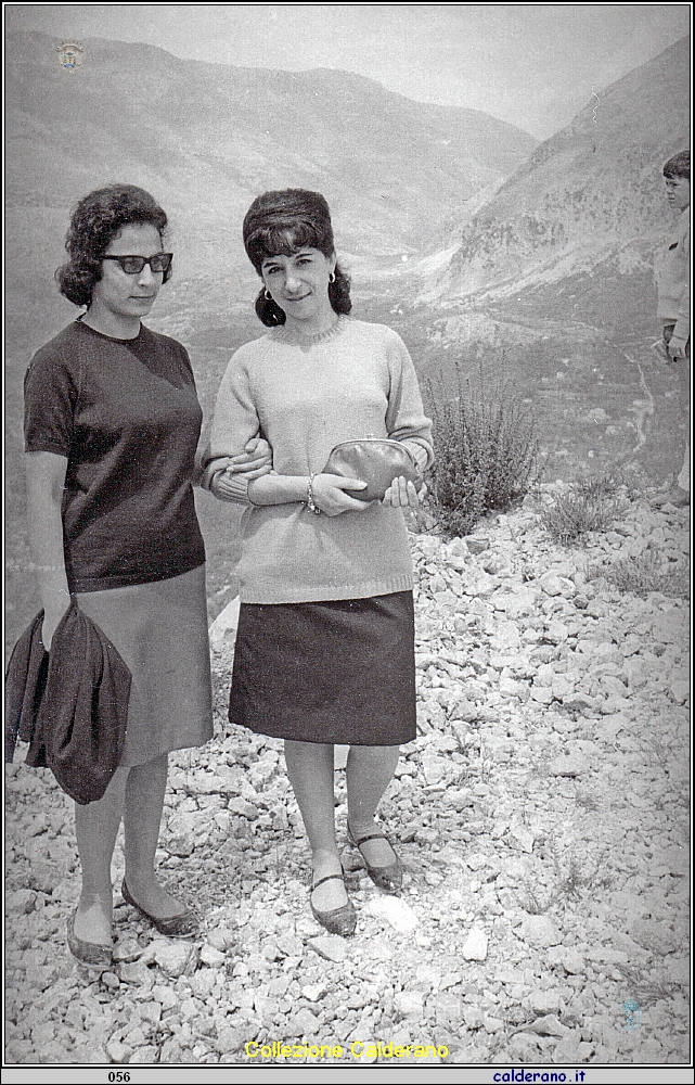 Annunziata Nuziatina Ambrosio e Pinuccia De Pasquale al Castello 1959.jpg