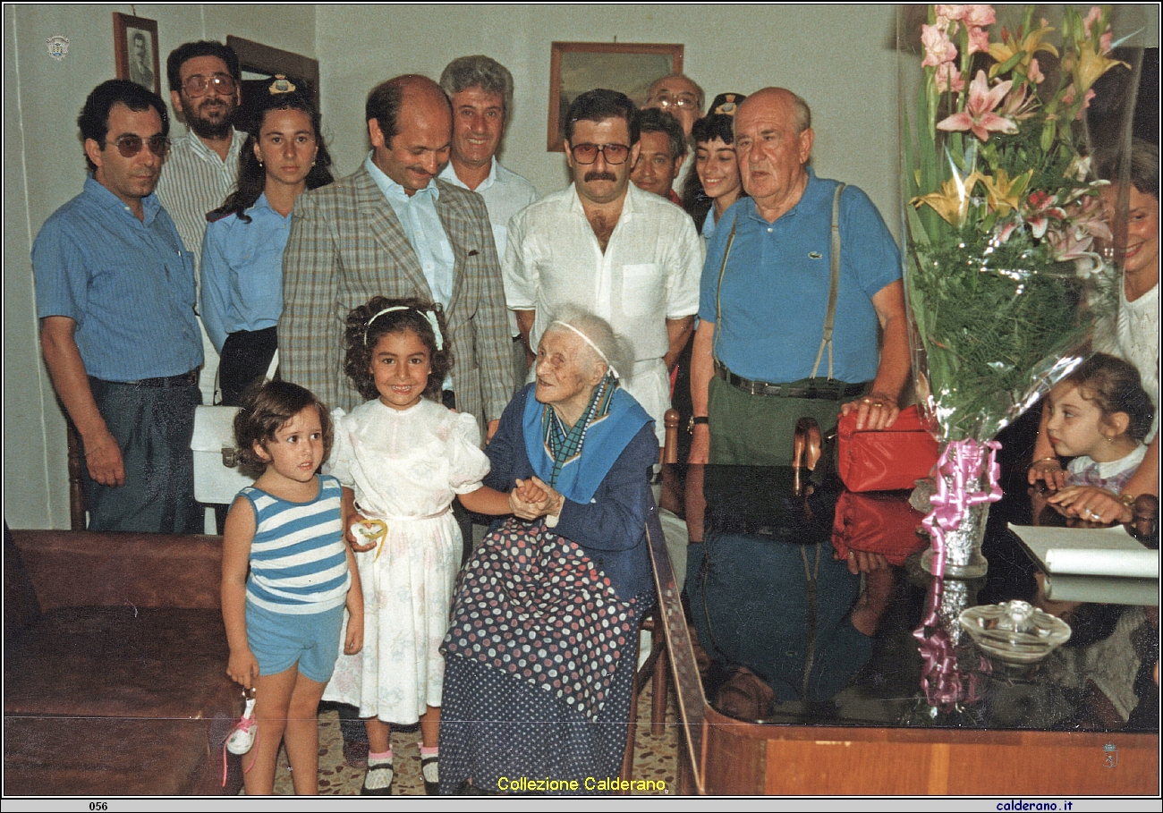 Festeggiando la Ultra-Centenaria Maria Argiro' Luardo - 1988.jpg