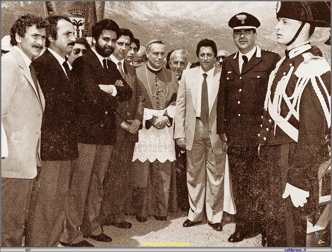 Gerardo Sarsale, Umberto Avigliano, Antonio Manzella, Biagio Longo, Il Vescovo Pierro, Fernando Sisinni e il Capitano Gianfranco Dainese 1982.jpg