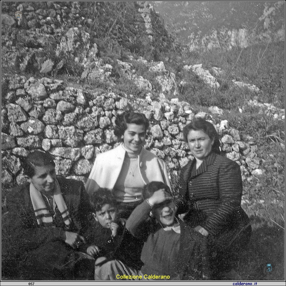 Tetella Liberatore, Silvana Colavolpe e Silvia Marrello Calderano 19-4-1953.jpg
