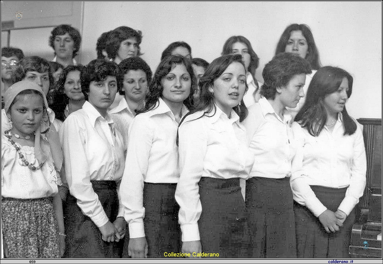 Ragazze convitgtrici dell'Istituto De Pino.jpg