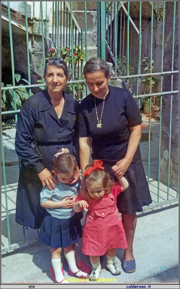 Tetella Liberatore, Franceschina, Giusi e Gerarda Glosa 20-5-1976.jpeg
