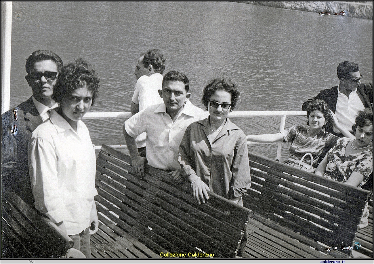 Antonio Muratore, Teresa D'Alascio, Gennaro Spatuzzi e Teresa Maimone battello sul Lago.jpg