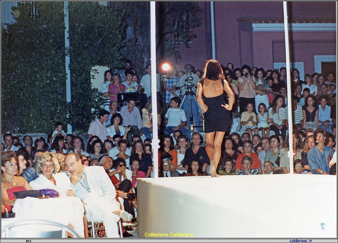 Evento a Piazza del Gesu' di Moda e Mare 1990 7.jpeg