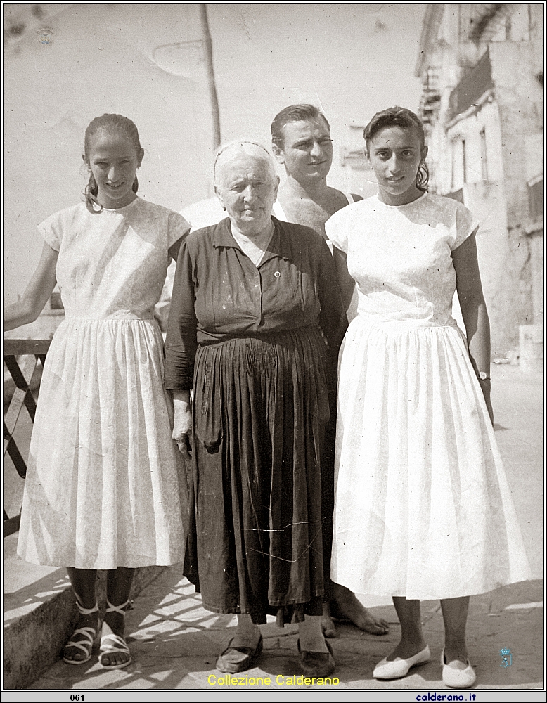 Liliana Ramirez, Vincenza Iannini, Angelo Cernicchiaro Angiollo e Bianca Ramirez.jpg