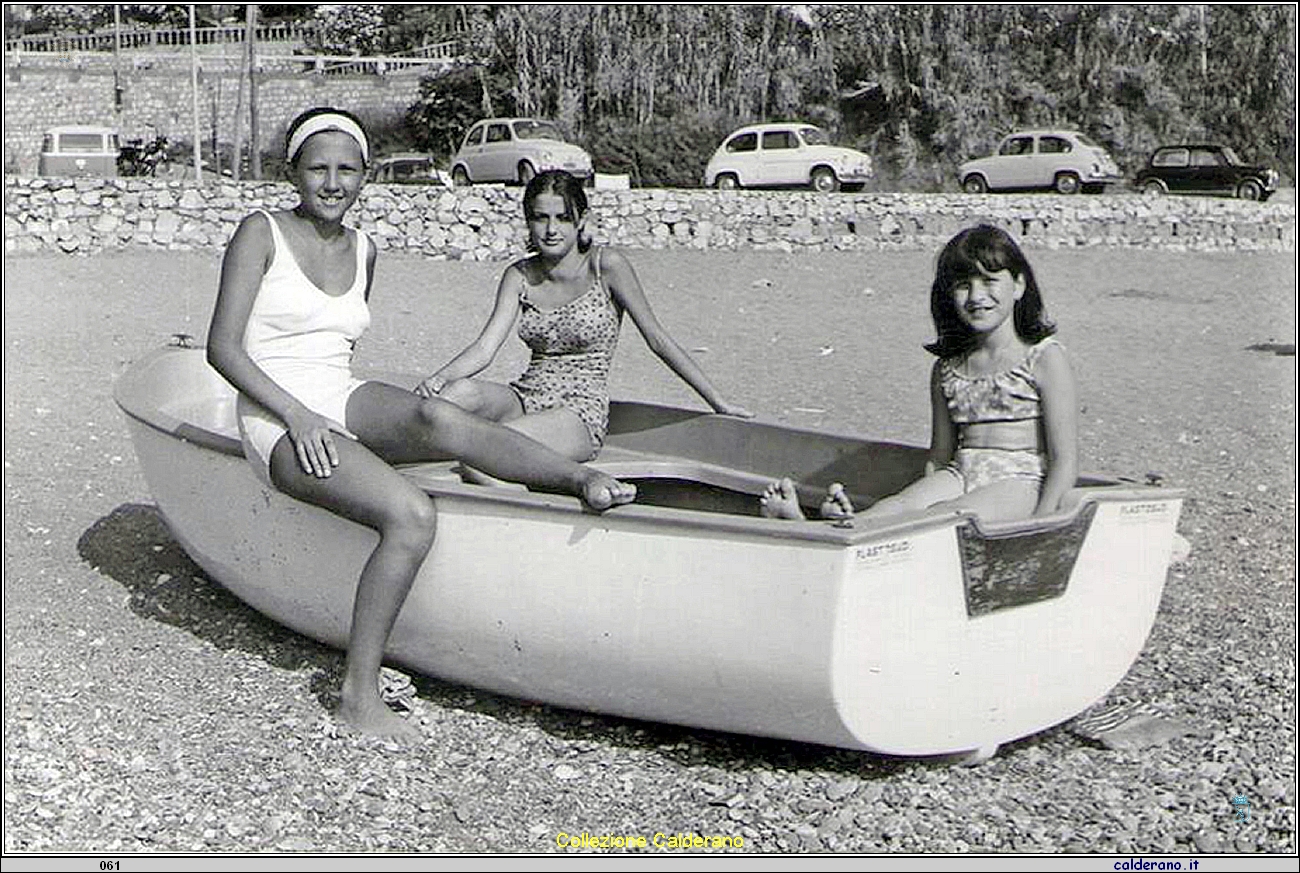 Mariateresa Lauletta e Mariafranca La Torre sulla barca.jpg