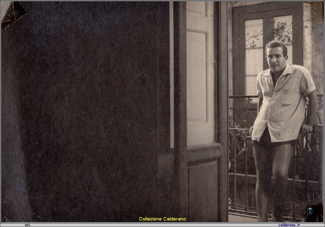 Autoscatto d'estate sul terrazzo in Corso Garibaldi 1964 .jpg