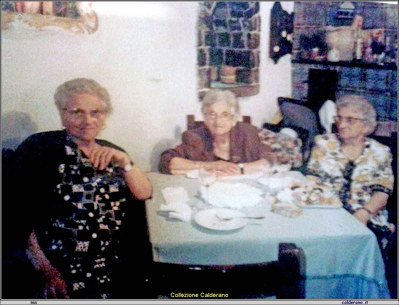Le tre sorelle Beatrice, Stella e Carmela Zietta Avigliano.jpg