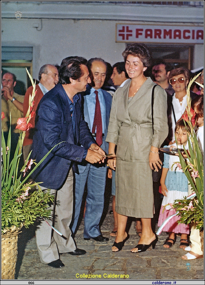 Mostra nei vicoli agosto 1981 con Mario Trufelli e Maria Gambardella Sisinni.jpeg