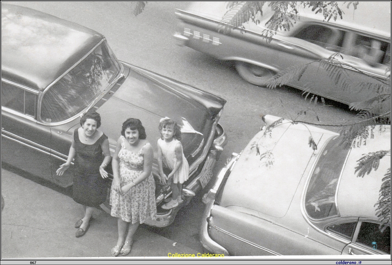 Assuntina e Dorina Avigliano a Caracas.jpeg