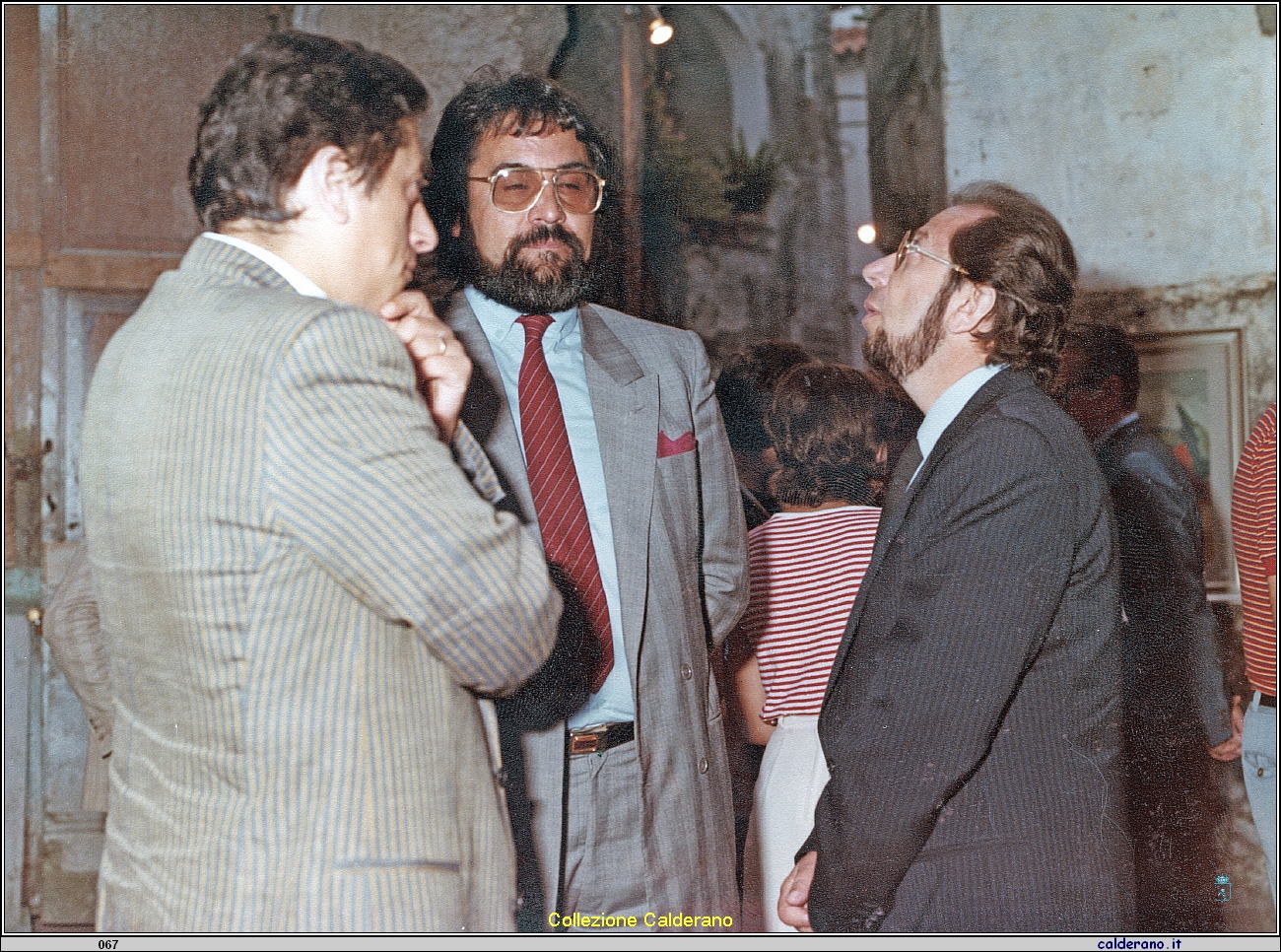 Fernando e Francesco Sisinni all'inaugurazione della mostra di pittura di Luigi Memoli - 1983.jpeg