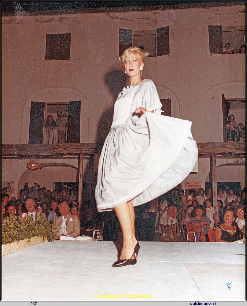 Passerella a Fiumicello di Moda e Mare 1983 4.jpeg