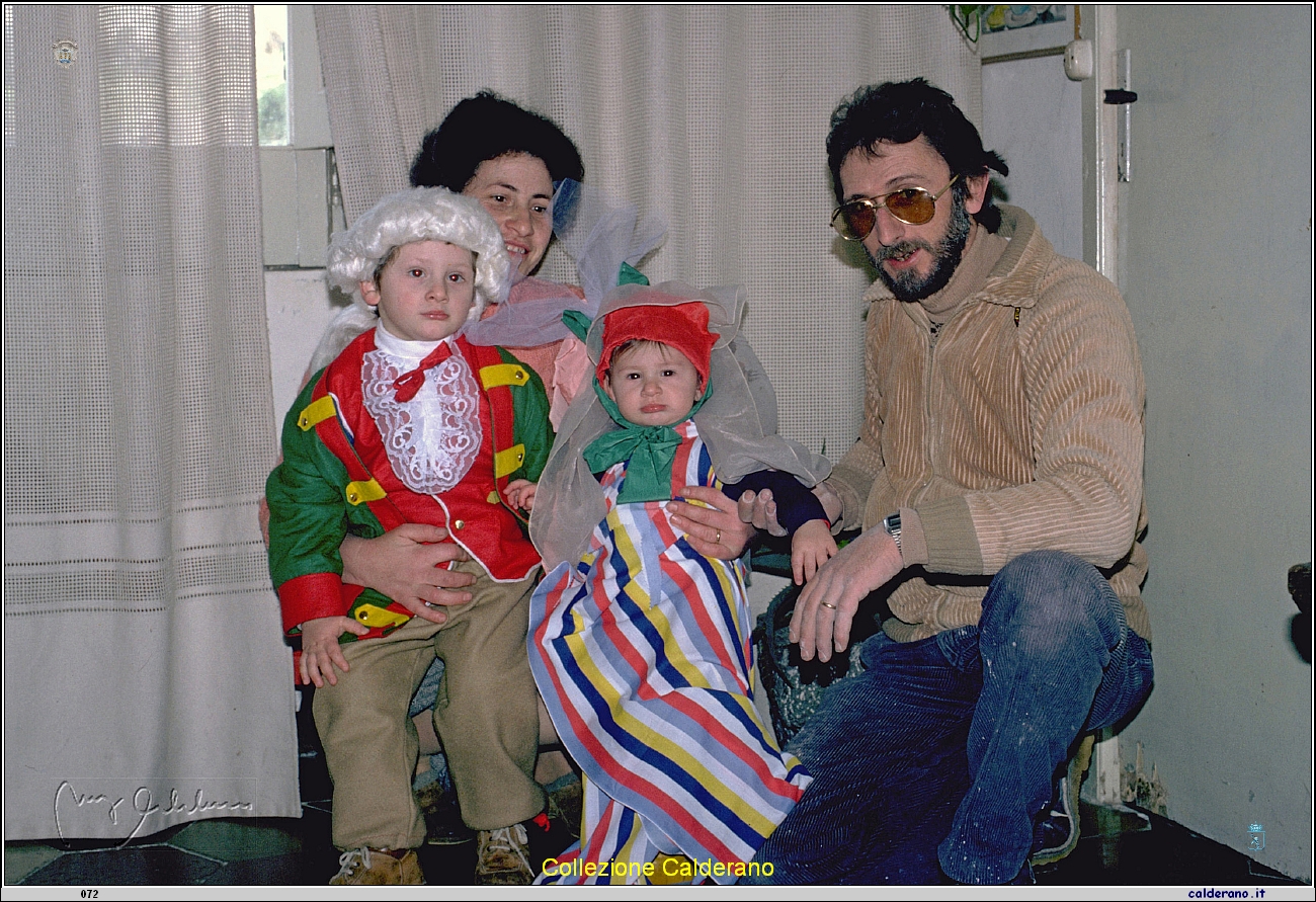 Enrico Maestri con la moglie e i figli.jpg