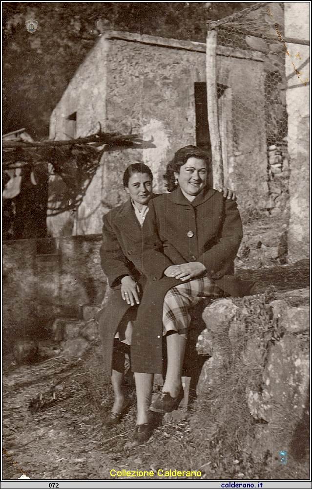 Sul muretto Maria Rosa Zaccaro.jpeg