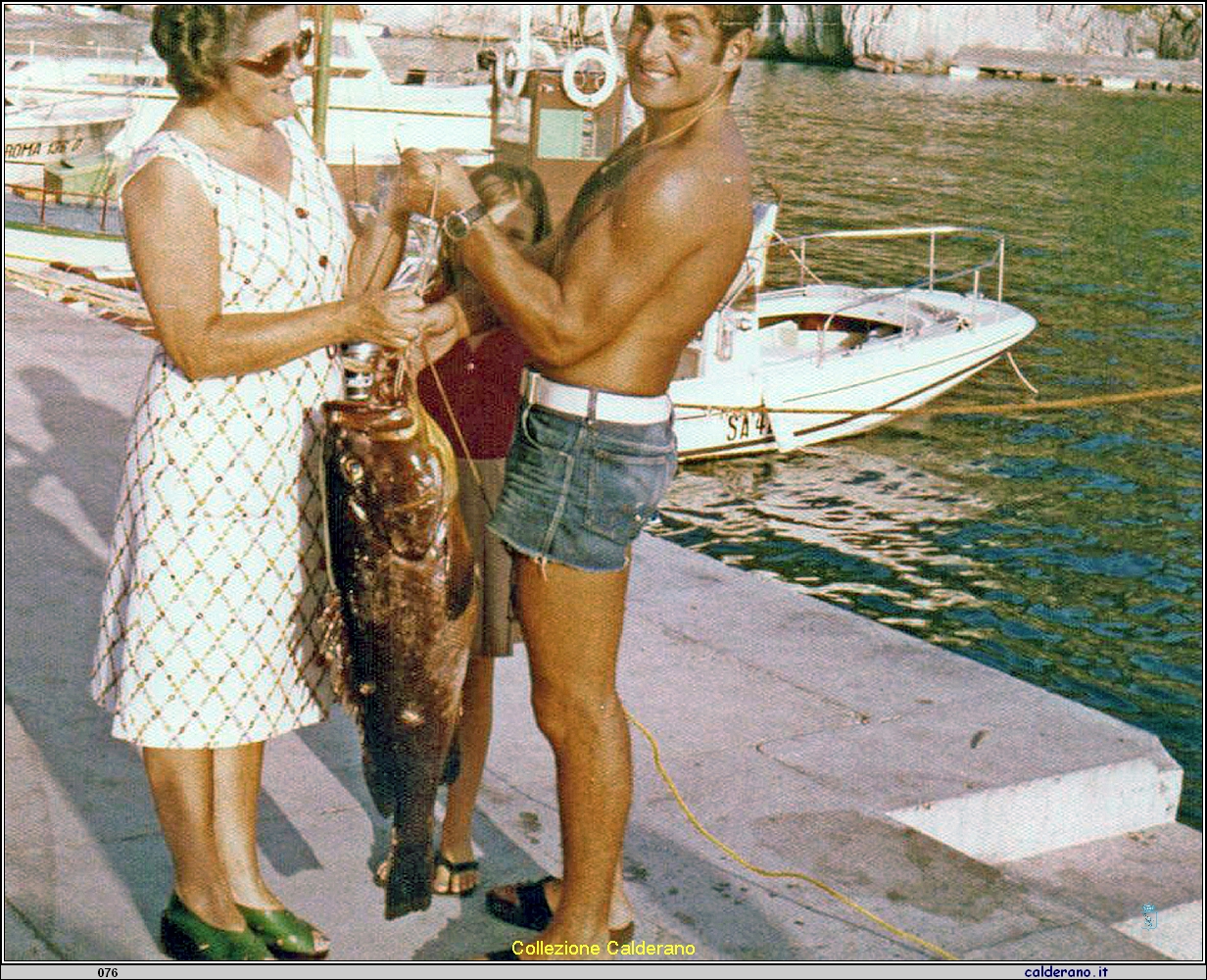 La Signora Giarretto con Virgilio Ciccio' e la cernia.jpg