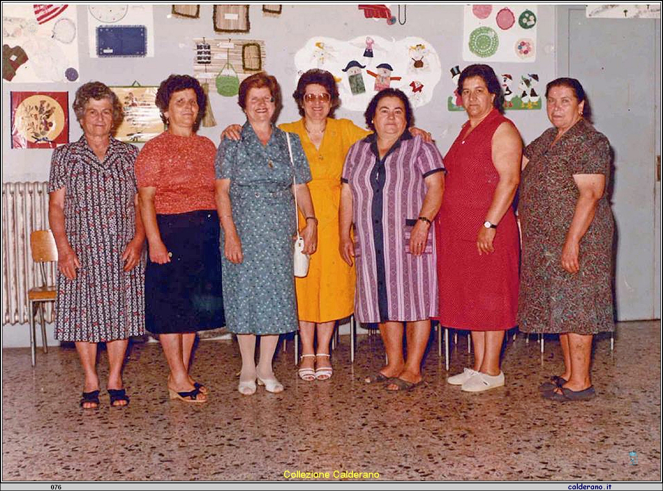 Le bidelle e con la Maestra Adea Lopa Romeo e la Preside Zammarrelli 1983.jpg