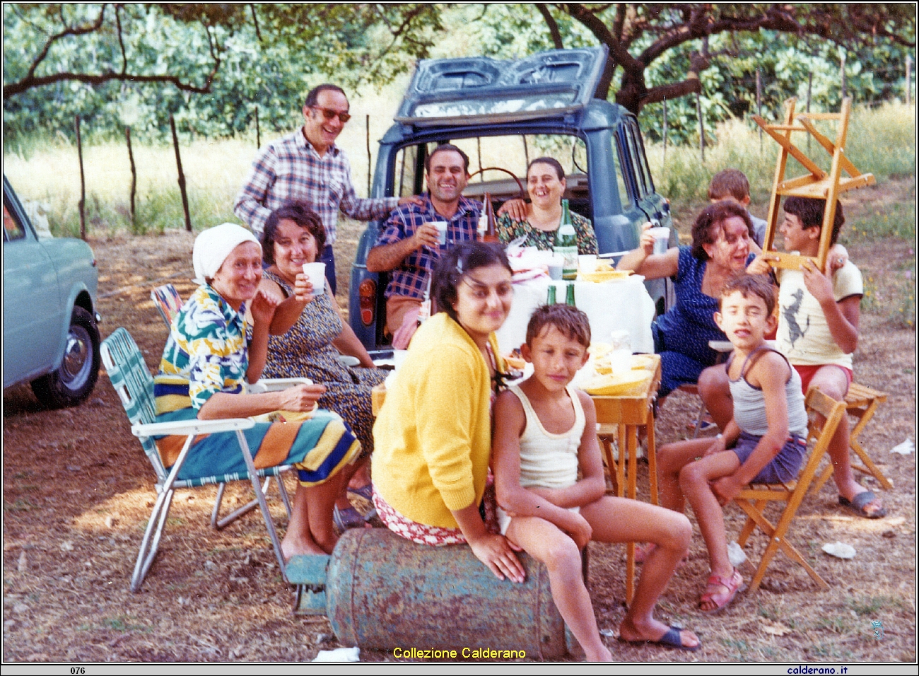 Scampagnata estiva delle Famiglie Limongi e D'Alascio 24-8-1975.jpeg