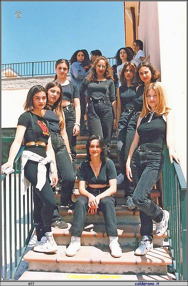 Ragazze dell'Istituto Magistrale 1996.jpg