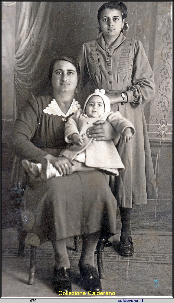 Nonna, Madre e Figlia - Maria Rosa Zaccaro .jpeg
