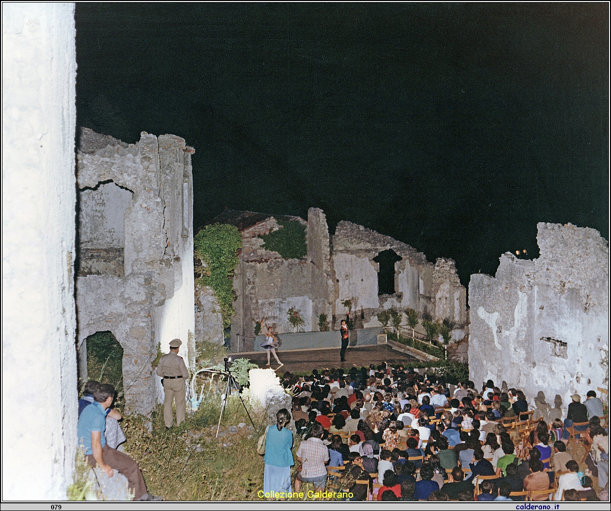 Spettacolo balletto tra i ruderi del Castello -La morte del Cigno-.jpeg