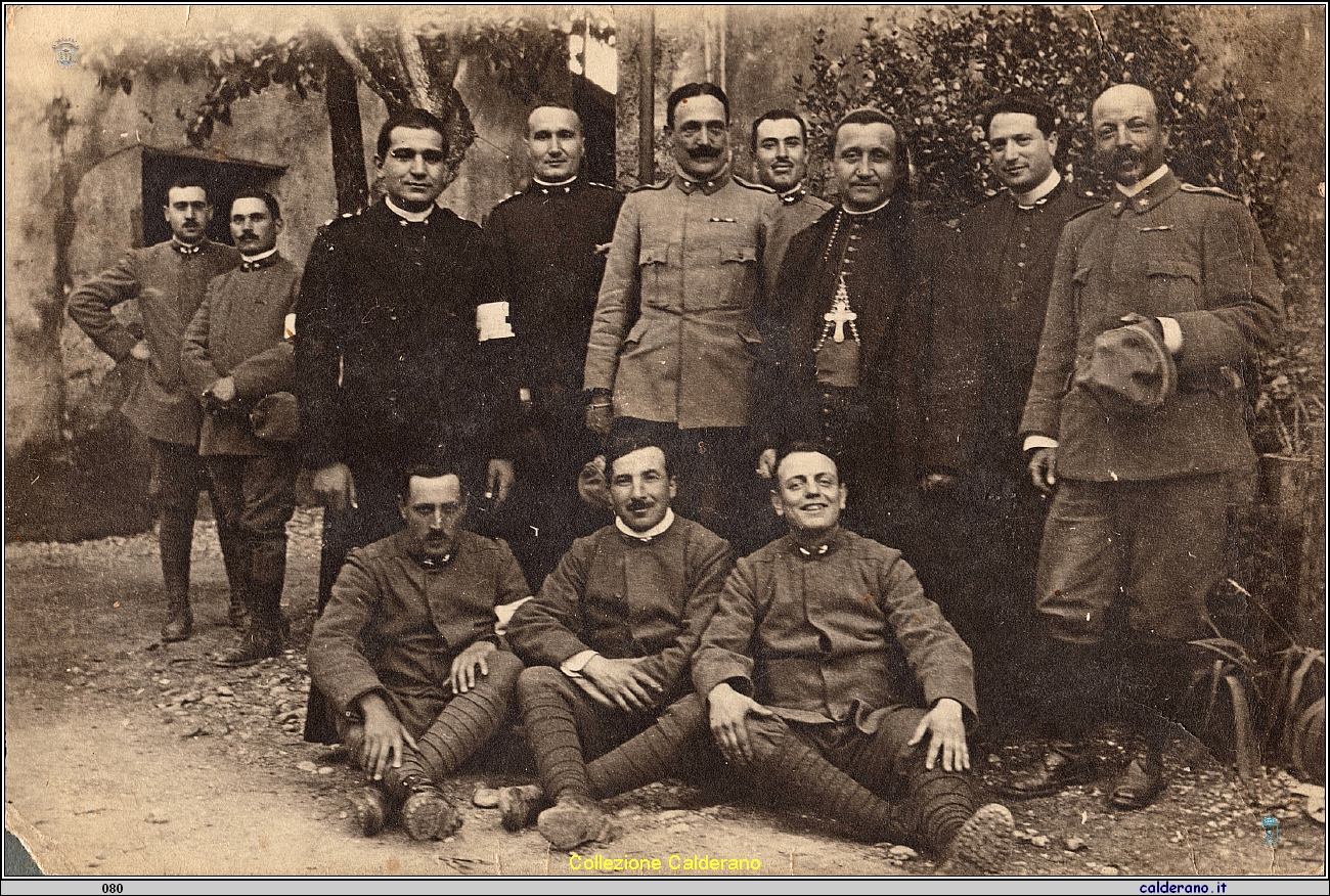 Don Domenico Dammiano con Ufficiali della guerra 1915-18 .jpeg